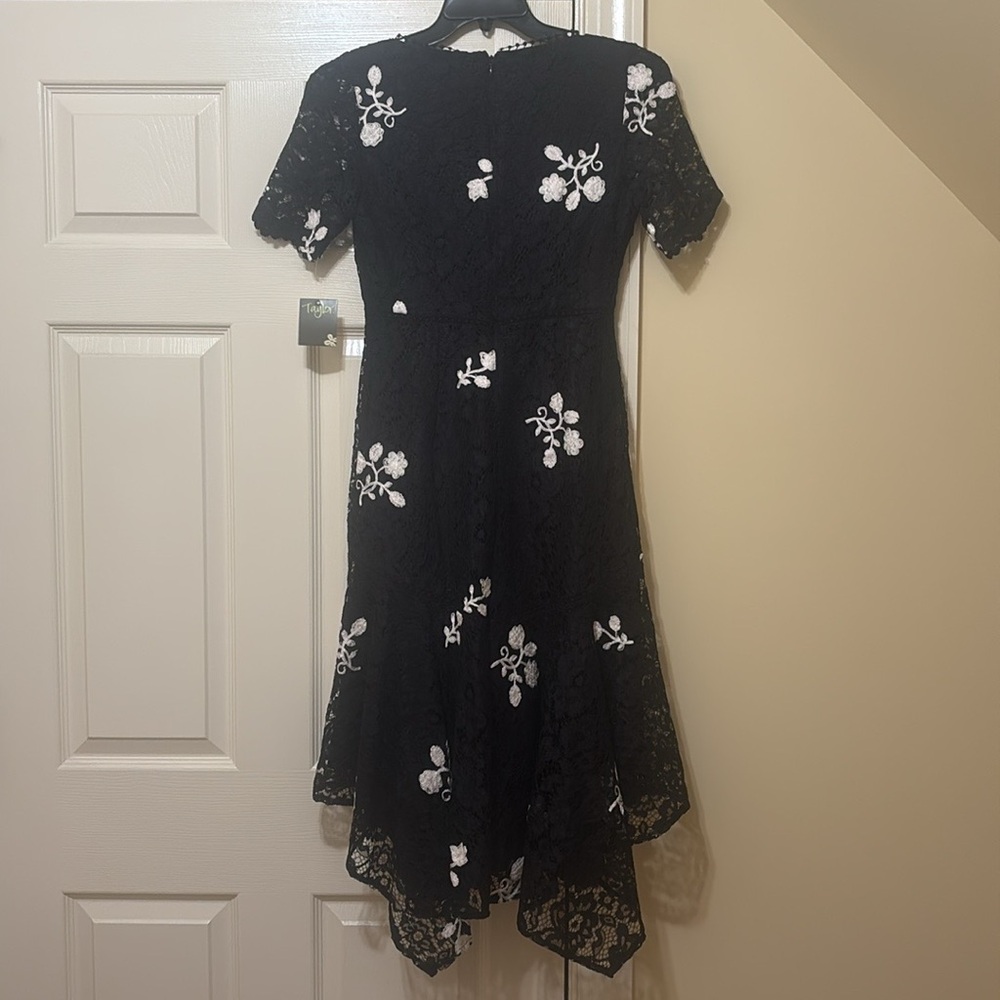 NWT Taylor Dresses Short Sleeve Embroidered Lace Dress size 2 - Picture 8 of 9